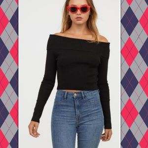 ❤H&M Fitted Off-the-Shoulder Sweater Size L❤